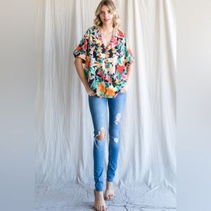 🌼 INTO THE TROPICS 🌼 Versatile Floral Top